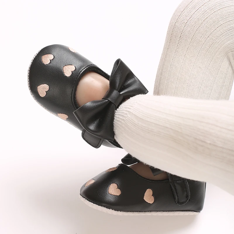 赤ちゃんと幼児のための滑り止めプリンセスシューズ,かわいいベビーシューズ,装飾された布の底,pu,愛,0〜18m,春と秋