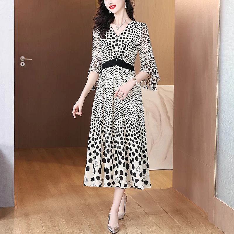 ชุดเดรสยาวผ้าไหมพิมพ์ลายดอกไม้สไตล์โบฮีเมียนสำหรับฤดูใบไม้ผลิ 2025 ชุดเดรสสั้นลายจุดสีดำสไตล์วินเทจสำหรับฤดูร้อนสำหรับผู้หญิง ชุดเดรสหลวมๆสำหรับงานปาร์ตี้และงานกลางคืน