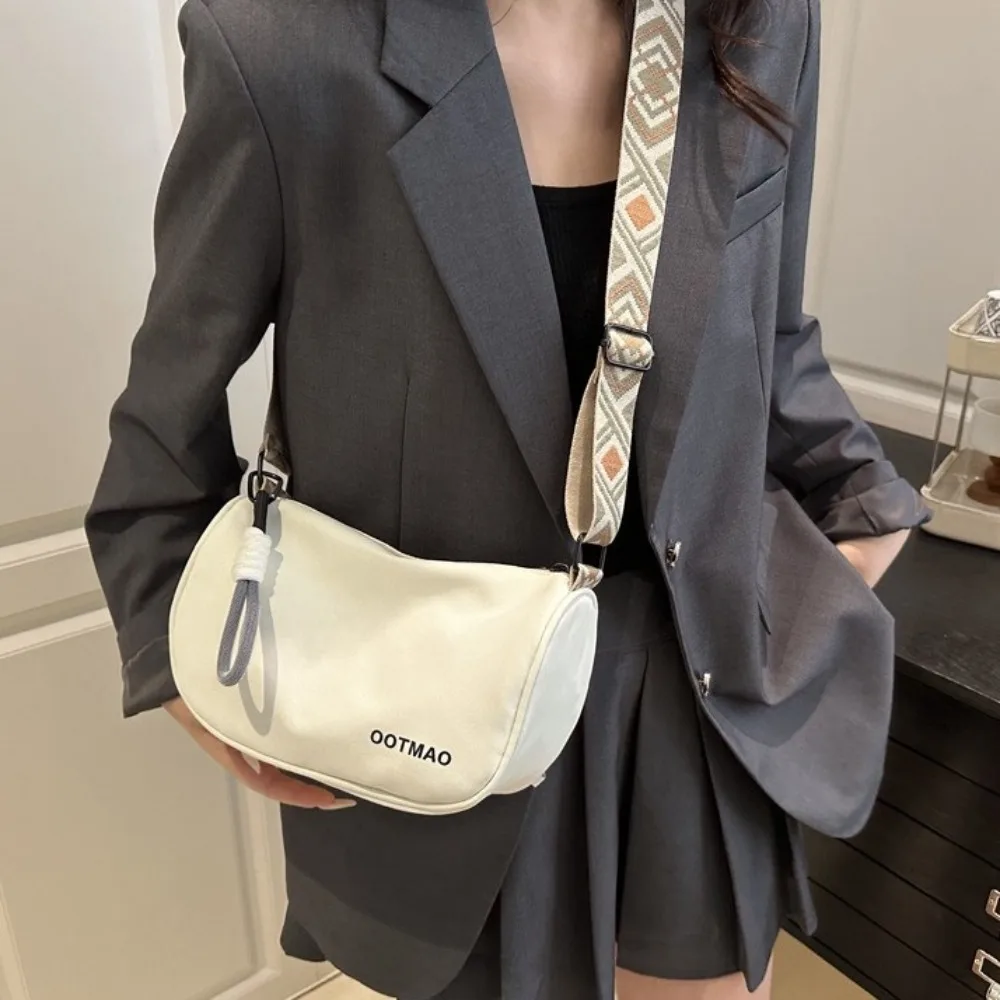 Solid Color Canvas Crossbody Bag Wide Shoulder Strap Large Capacity Nylon Shoulder Bag Korean Style Zipper Bucket Bag