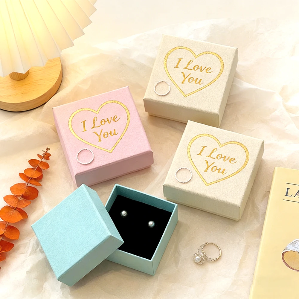 

24/50/100 шт. подарочных коробок для украшений с индивидуальным логотипом, 8x8x4 см, белые, кофейные, розовые, текстурированные, для хранения колец, сережек, браслетов, подвесок