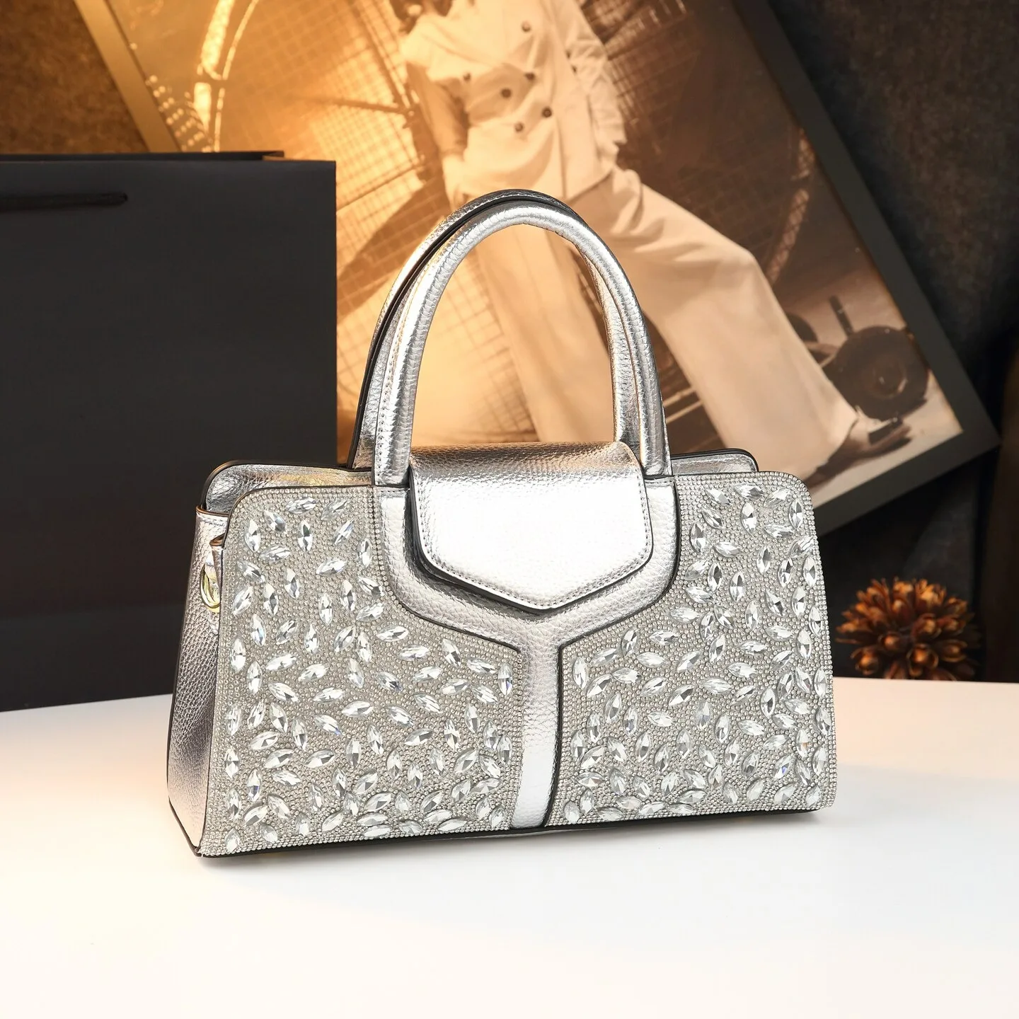 Luxury  Handbags for Women 2026 Elegant Crystal Evening Bag Designer Metallic Shoulder Bag Banquet Party Purse Tote