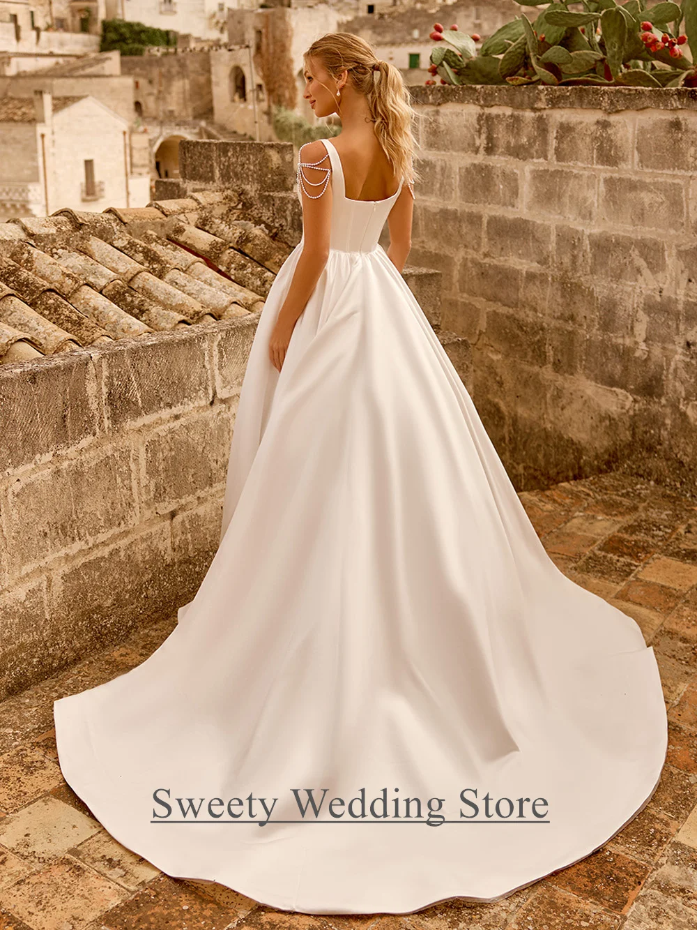 Abito da sposa sexy in raso personalizzato collo quadrato perle cerniera posteriore Sweep Train Vestido De Noiva abito da sposa linea A per signora