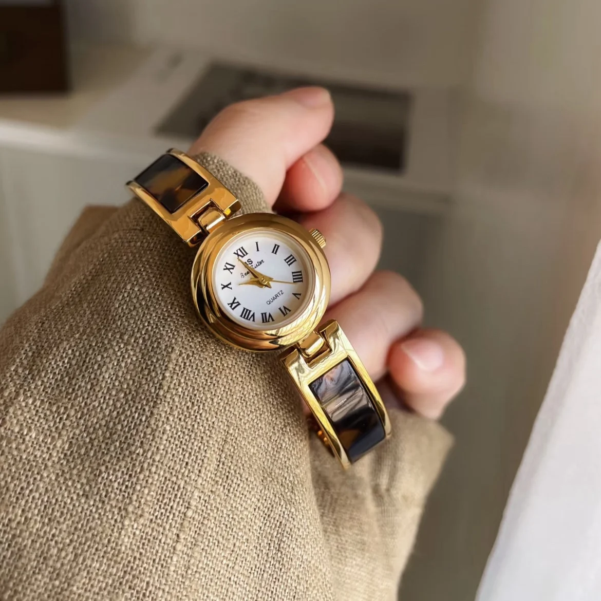Vintage Amber Bracelet Watch, Simple Round Dial Quartz Wristwatch For Women, Birthday Gift, Fashionable Quartz Wristwatch.