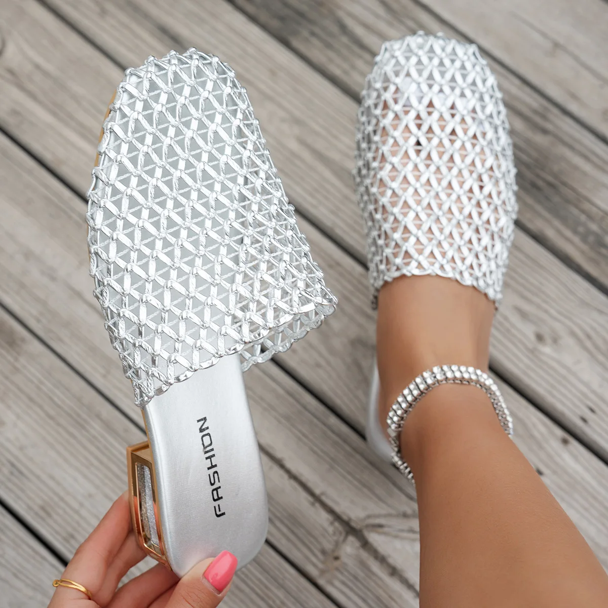 

Summer Baotou Slippers Women's Hollow Mesh Breathable Flat Bottom Sandals Square Head Woven Flat Bottom Beach Slippers