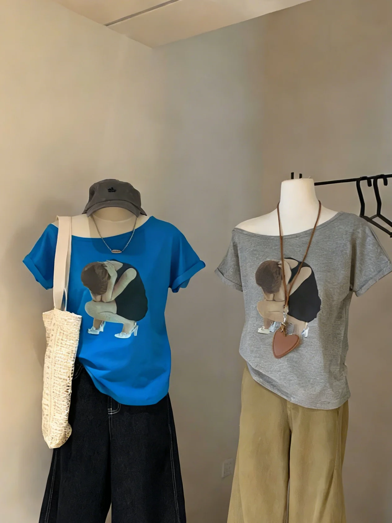 

2026 New Korean Minimalist T-Shirt Women - Figure & Letter Dual Print Off Shoulder Slanted Shoulder Daily Tops fashion trend