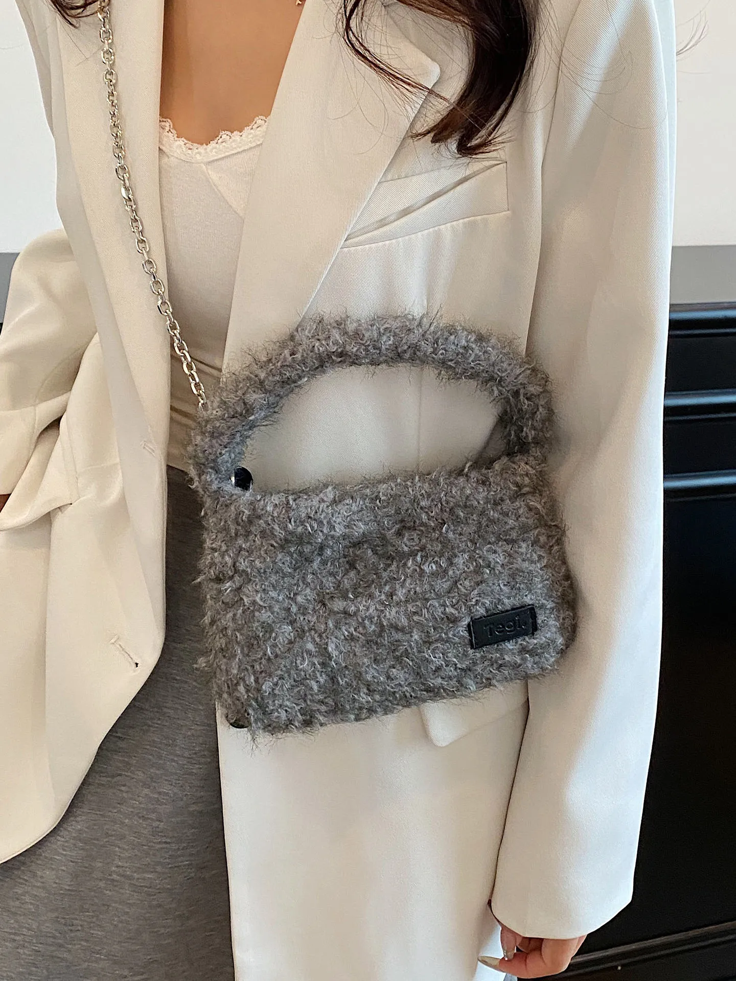 

Autumn Winter Lamb Wool Handbags Fashionable Solid Color Women's Clutch Bag French Elegant Luxury Design Chain Crossbody Bags
