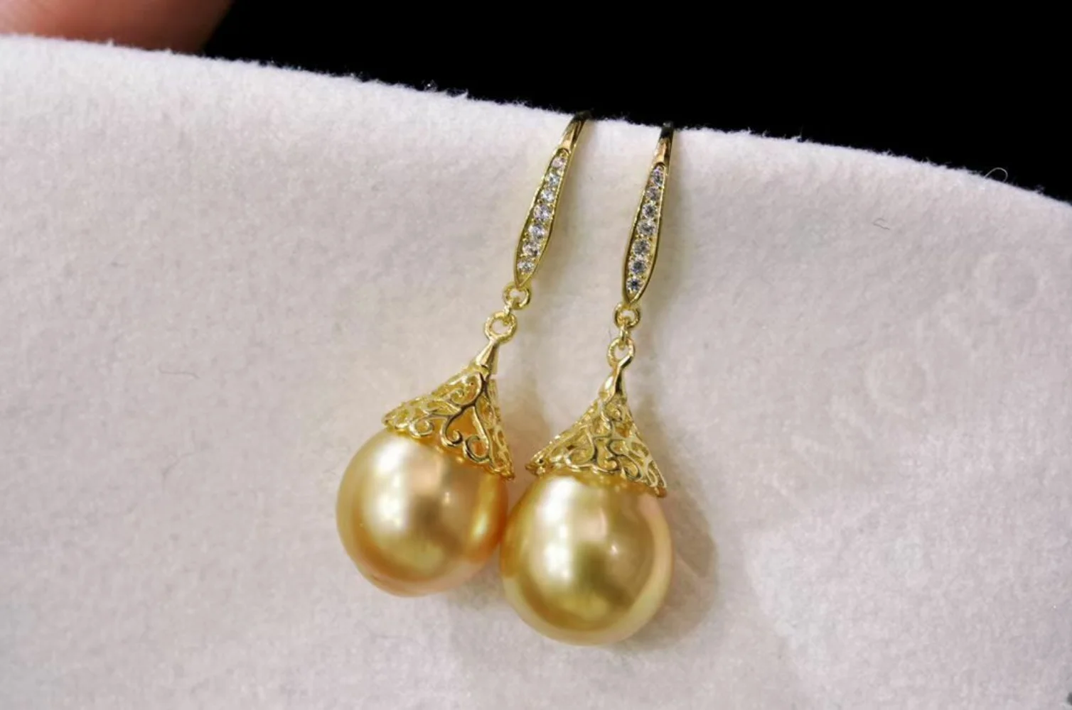 

Gorgeous 10-13mm South Sea Drop Gold Pearl Earring 925s