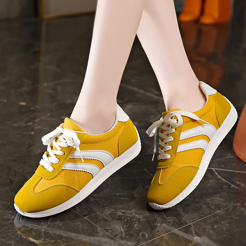 

2025 New Women Sneakers Comfortable Outdoor Fashion Versatile Flat Casual Sneakers Lace Up Women Sports Shoes Designer Shoes