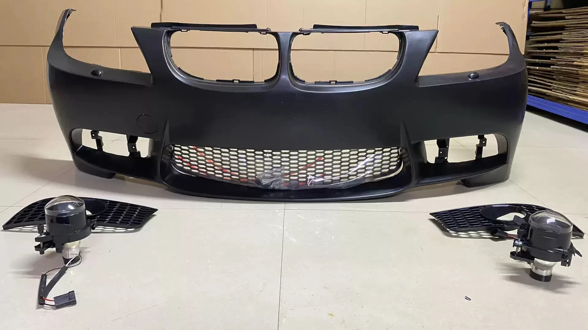 Car surround body kit front bumper lower grill fog lamp for BMW e90 modified m3