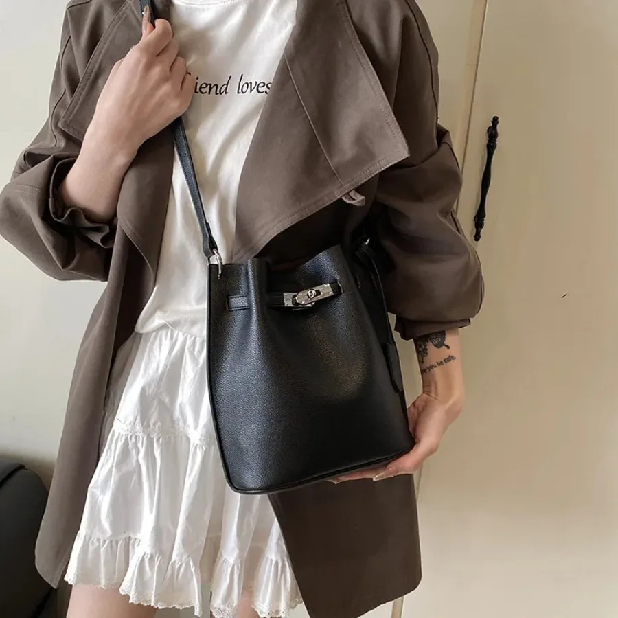 

Summer Hundreds of Soft Leather Meticulous Underarm Bag Fashion Crossbody Bag Retro Senior Texture Commuter Bucket Women's Bags