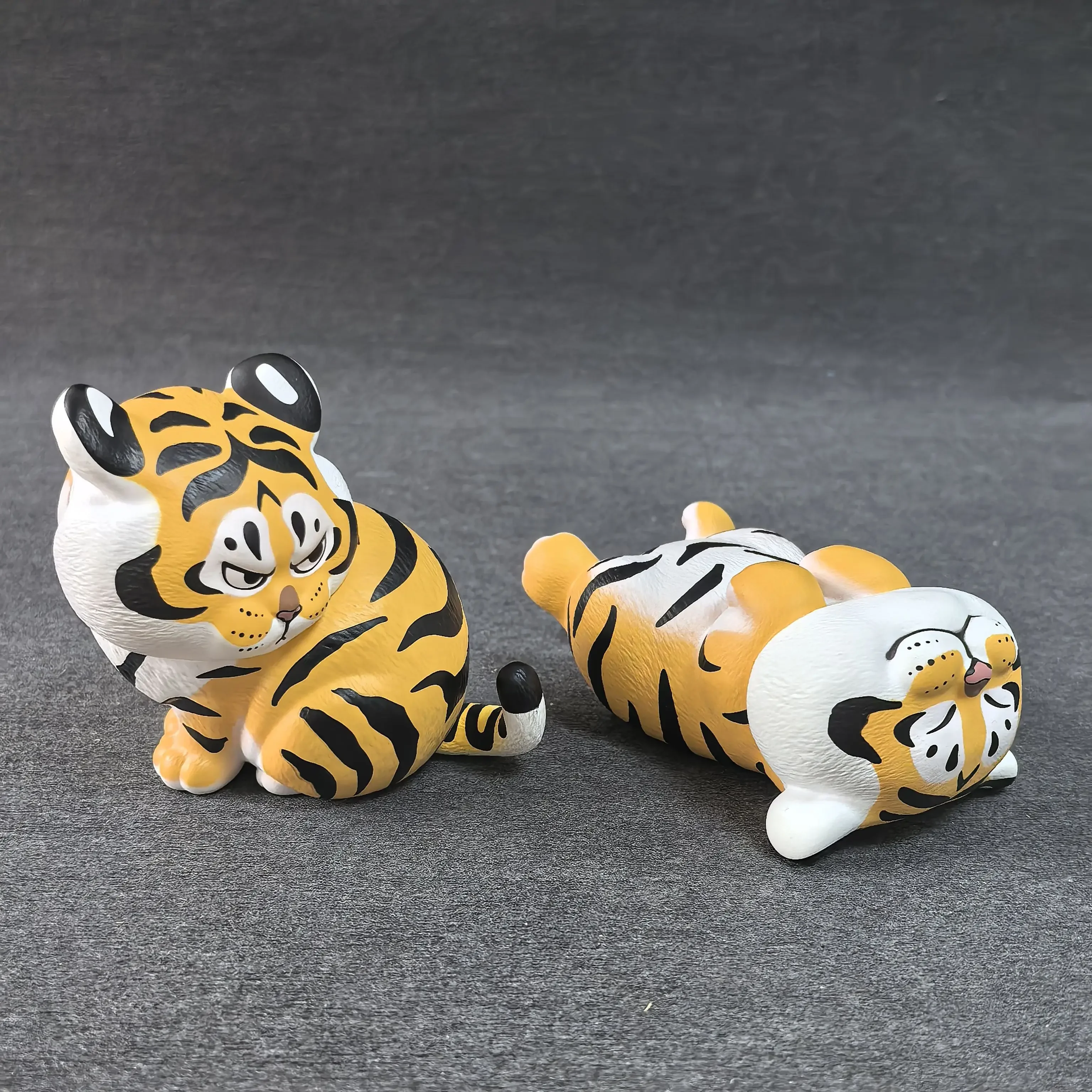 52 juguetes auténticos, caja ciega de la serie diaria del tigre pequeño, juego de moda, regalo de cumpleaños hecho a mano, adorno de objeto