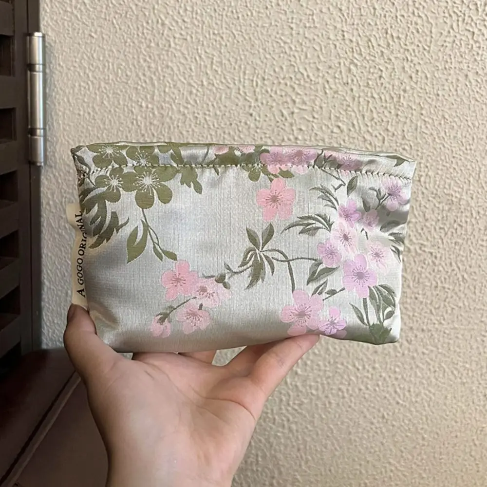 Cherry Blossom Pattern Makeup Bag Large Capacity Cosmetic Pouch Toiletries Organizer Zipper Bag Elegant Cosmetic Organizer