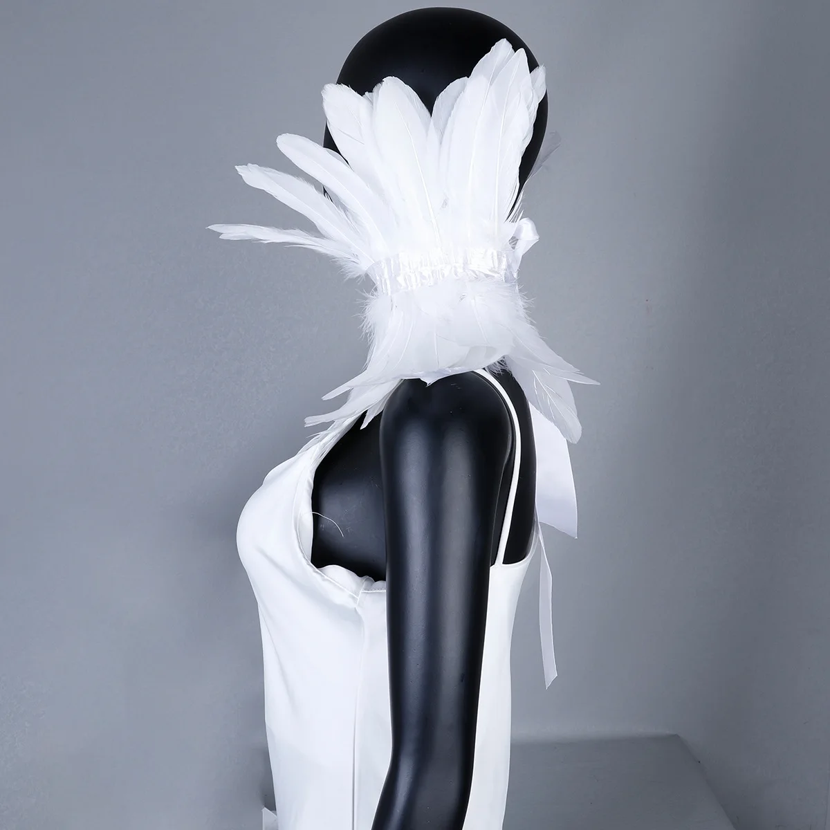 Рисунок 2 - Женский шарф-накидка в готическом стиле