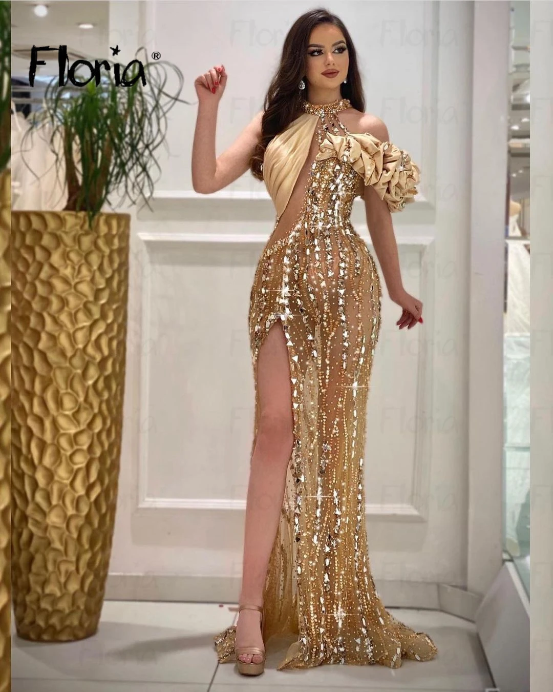 

Elegant Halter Side Slit Gold Stones Evening Dress Sparkly Illusion Party Night Gowns Customized For Women Beading Wedding Robe