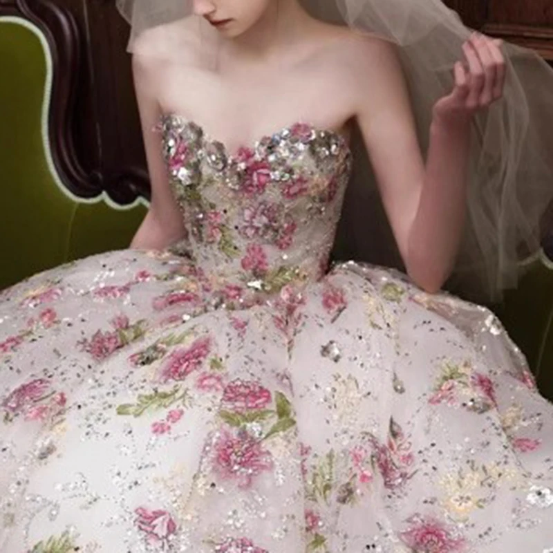 화려한 플로럴 볼 가운 웨딩드레스 스트랩리스 스윗하트 네크라인 반짝이는 스팽글 브라이덜 드레스 2025년 신규 맞춤 제작