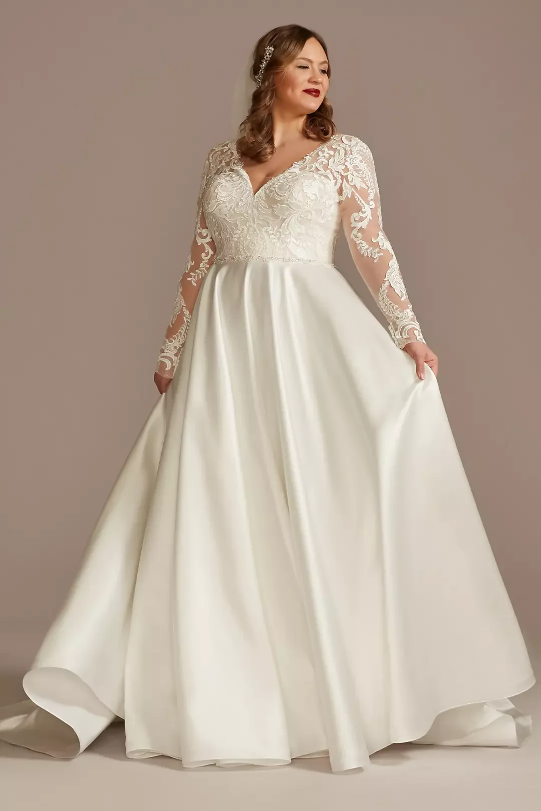 

Customized Women's 2025 Large Skirt Wedding Dress With White Satin Lace Decoration V-Neck See Through Long Sleeves Backless