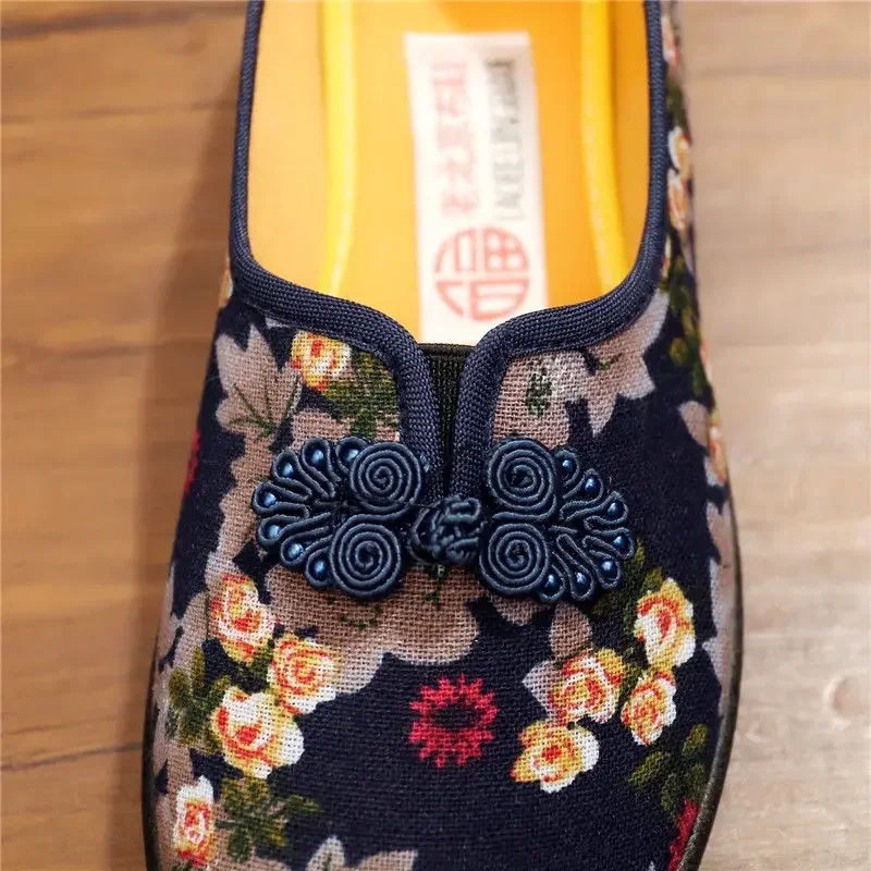 Women\'s Ethnic Embroidered Flats Soft Bottom Non-Slip Middle-aged Flat Mom Shoes Female Old Beijing Cloth Shoes