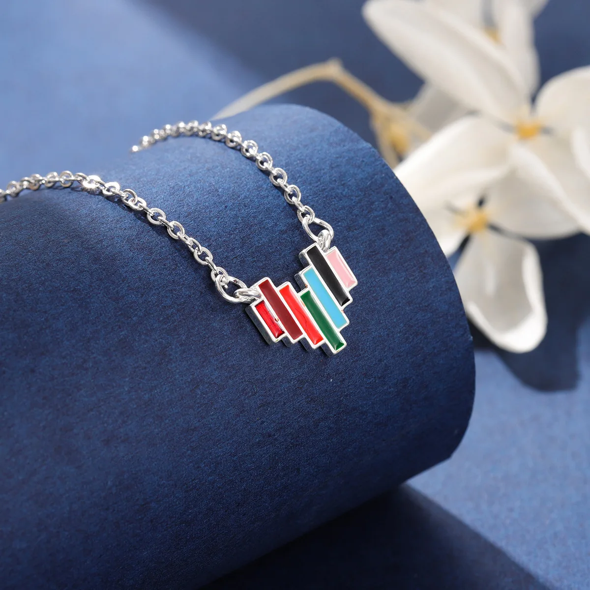 Uini-Tail new listing 925 Tibetan silver seven-color rainbow heart-shaped necklace fashion simple personality temperament XL015