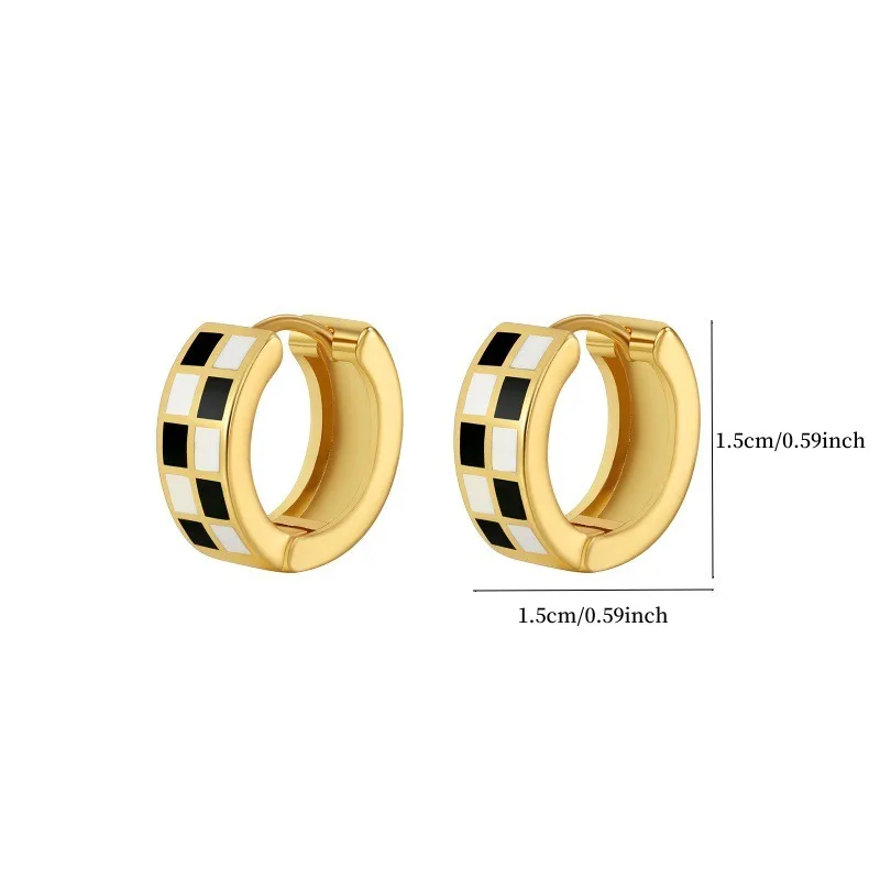 قطعتان من أقراط Huggie ذات الشطرنج الرجعية الراقية للسيدات بتصميم متخصص فريد من نوعه وعصري ومتعدد الاستخدامات