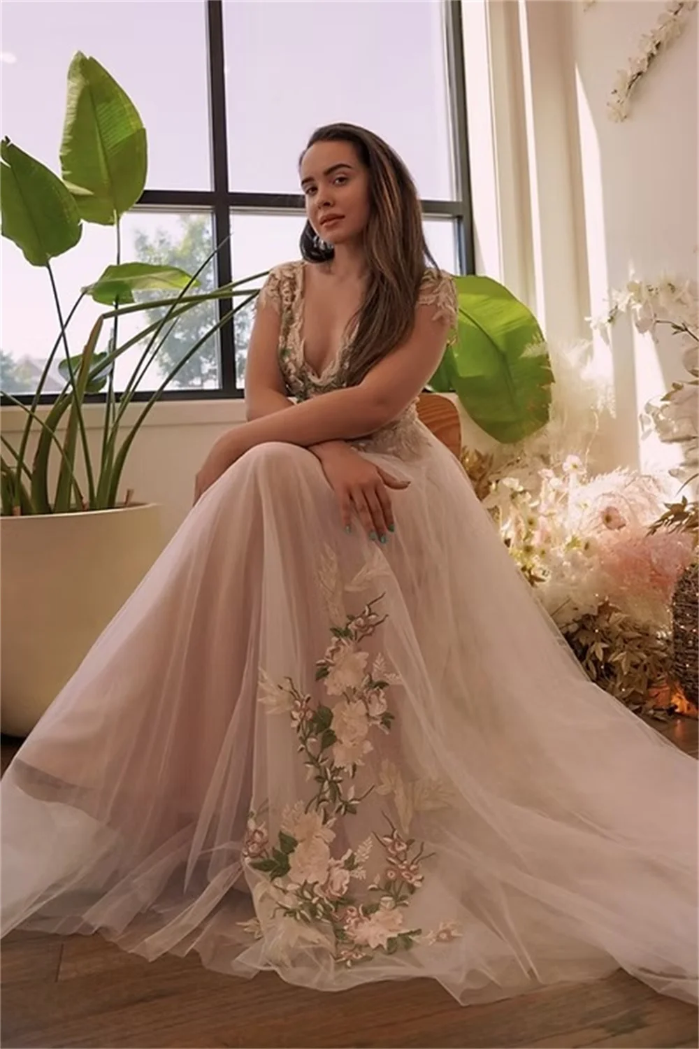 Tokyo Customized White V-Neckline Wedding Dress Short Sleeve Flower Tulle Bridal Gown Elegant Court Train A-Line Wedding Gown