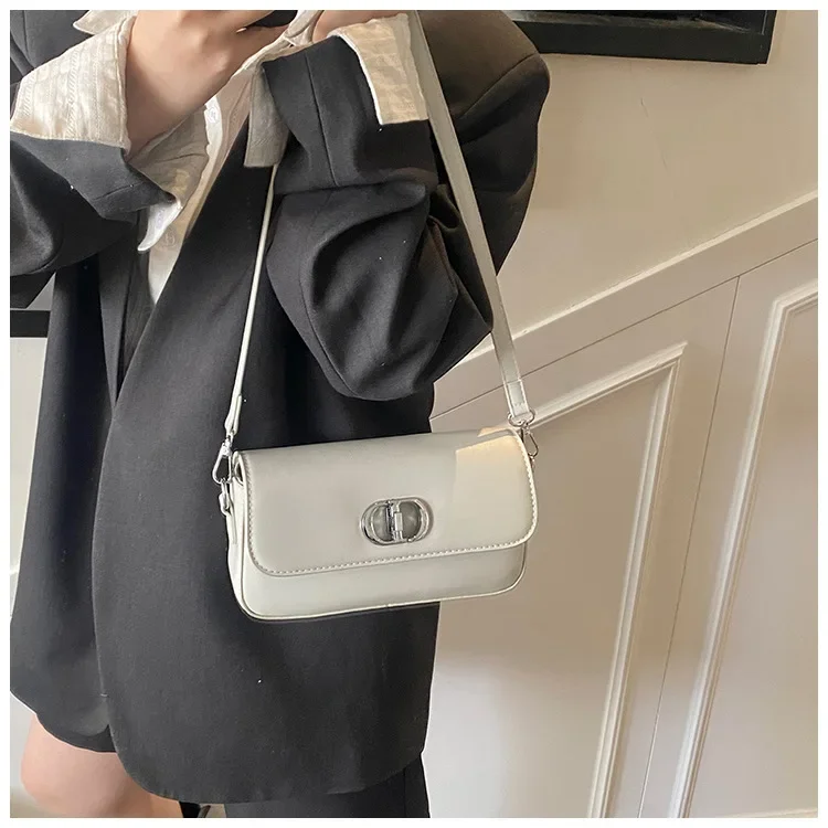 

2025 New Fashion Tofu Bag - Niche Design, Small Square, Underarm Shoulder, Portable Chain Messenger for Women