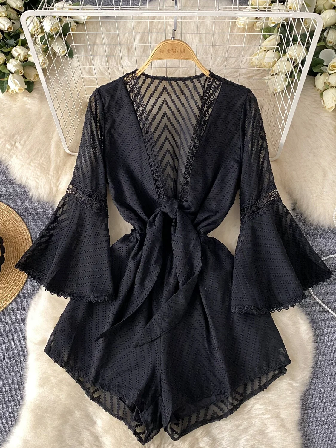 Foamlina-ملابس نسائية مثيرة مجوفة ، رقبة حرف V عميقة ، أكمام مضيئة ، شورت واسع الساق ، زخارف دانتيل زهرية ، شورت بفيونكة ، صيف