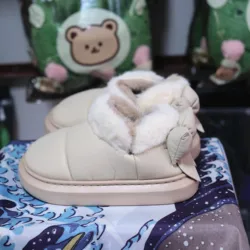 Botas de neve de tornozelo curto para mulheres, sapatos de isolamento peluches e grossos, chinelo impermeável de algodão PU, nó arco, inverno