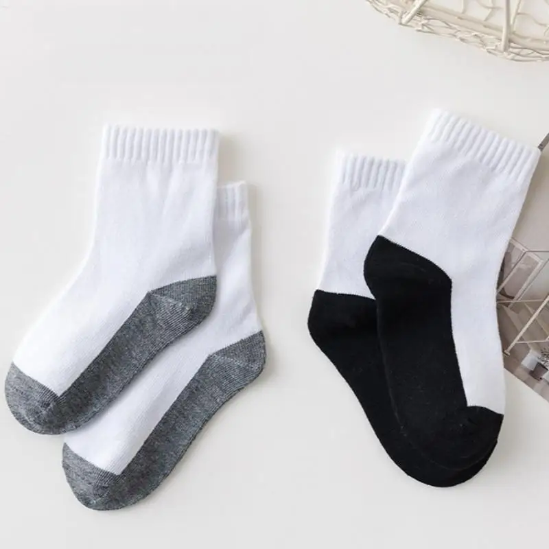 5 Paar Kinder-Schulsocken, einfarbig, für Jungen und Mädchen, Sportsocken, mittelhohe Schaftlänge, aus Baumwolle, atmungsaktiv, weiß, für Kinder von 1 bis 12 Jahren. – Detail 3