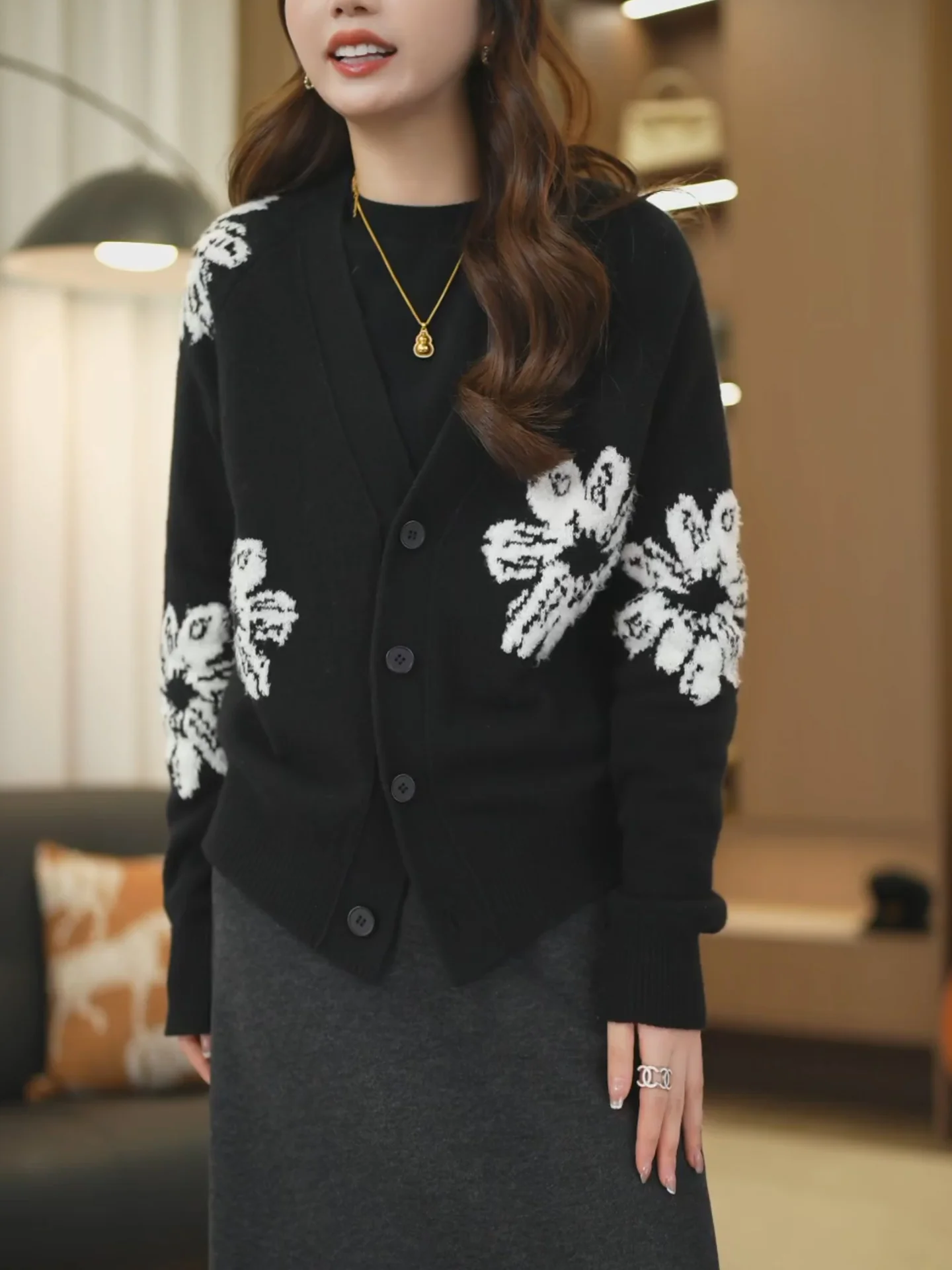 

Новинка осень-зима 2025: Женский вязаный кардиган больших размеров в корейском стиле, V-образный вырез, длинный рукав, теплый, повседневный.