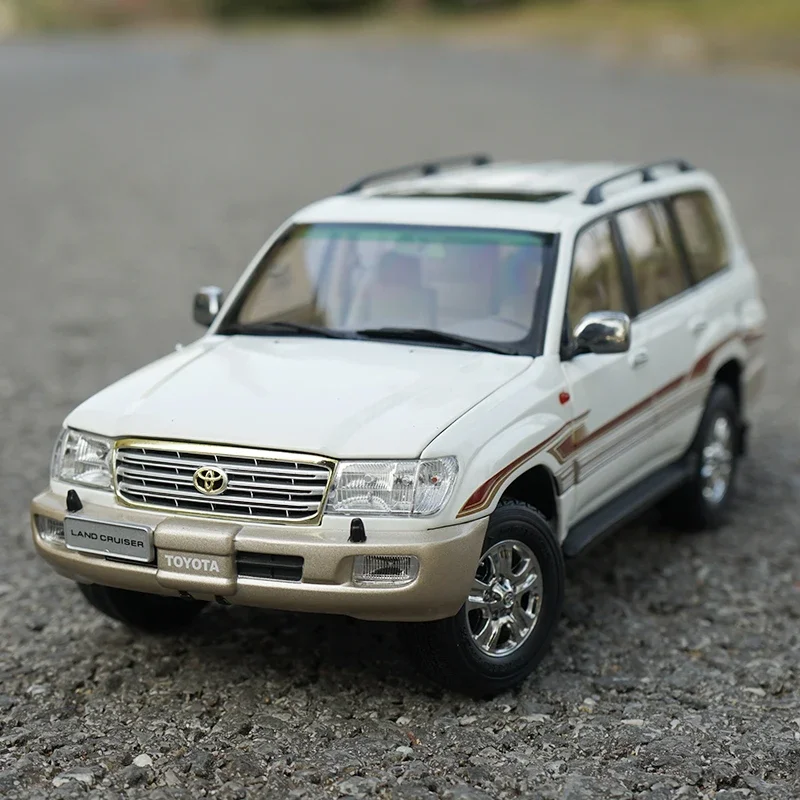 Original 1 :18 Land Cruiser LC100 alloy simulation model, children's collection of decorative toys, for children's holiday gifts