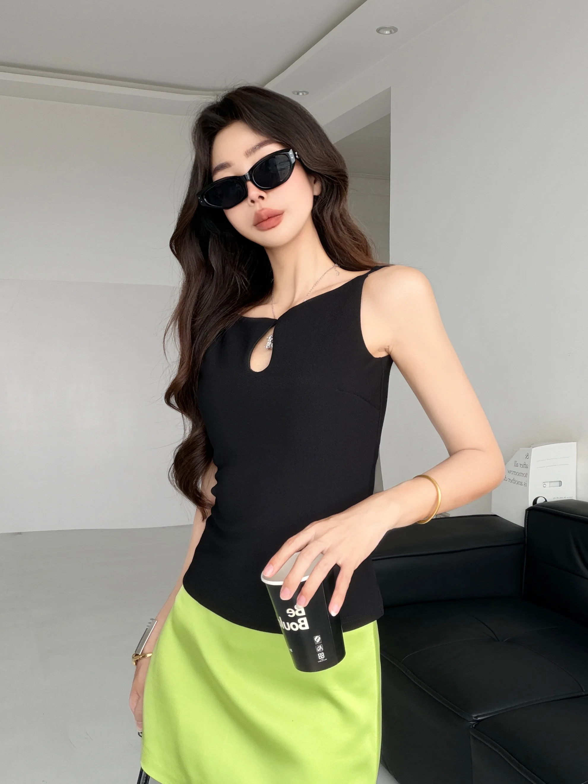 Slim Fit Short Women's Vest Korean Style Hollow Design Summer Outerwear Shirt High Quality Polyester Spandex Zipper Closure