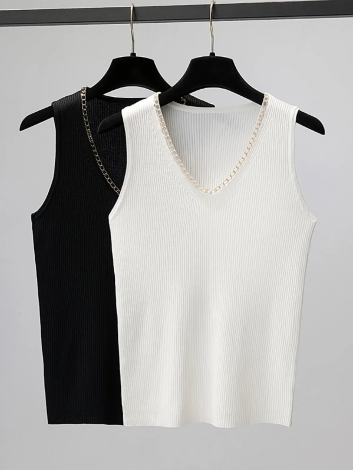 プラスサイズの女性の V ネックストラップタンクトップ痩身夏ファッショナブルなインナーウェアスベル小さいサイズのトップ韓国 Sle