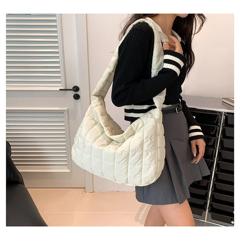 Shoulder Messenger Bag with Niche Design, Pleat Cloud Bag, Casual Personalized, Western Style, Large Capacity Dumpling Bag, New