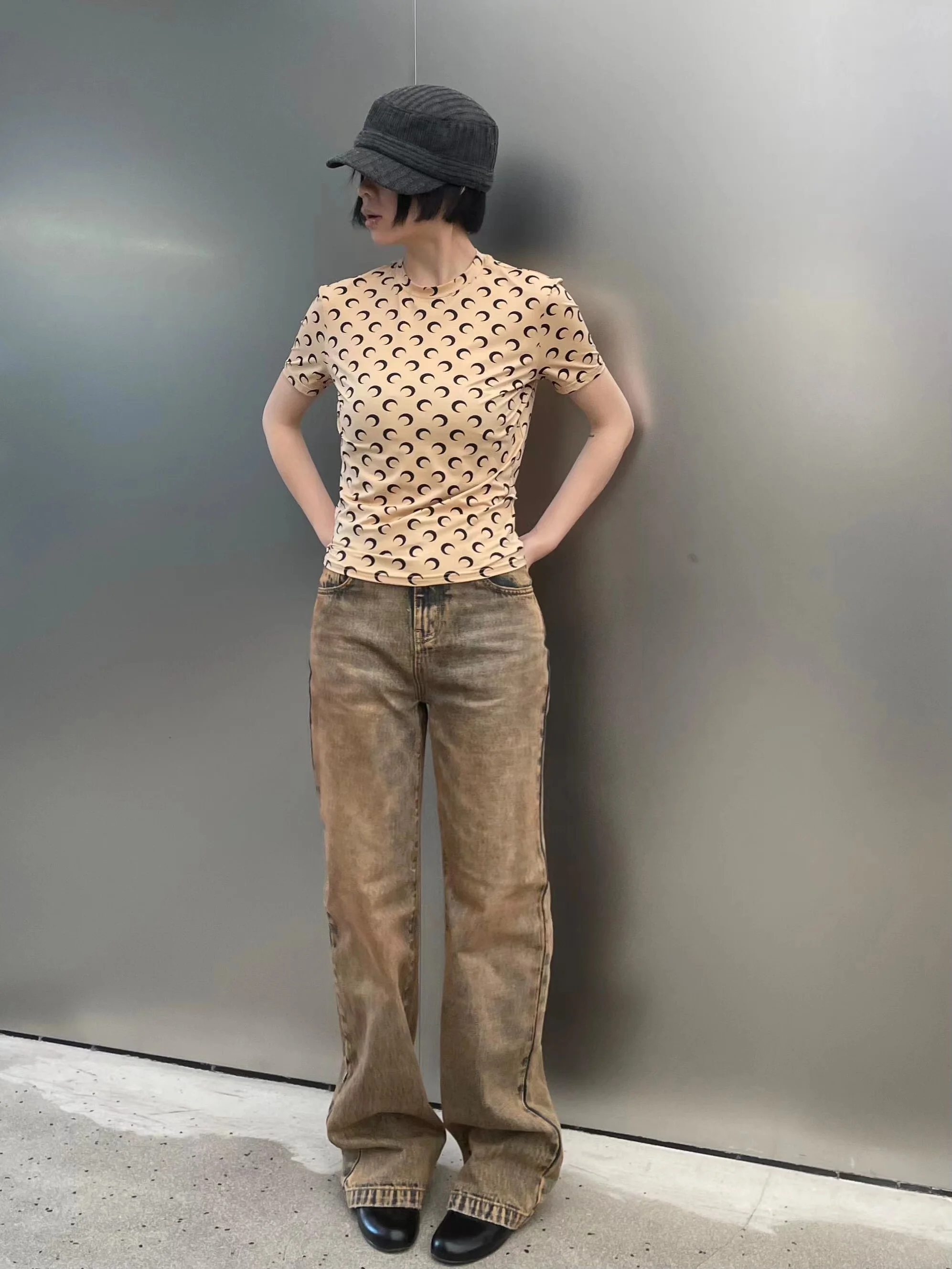 

Slim Fit ort Sve T-irt Women's Moon Print ved High Collar Milk Silk Thin Base irt Street Sle Summer Top