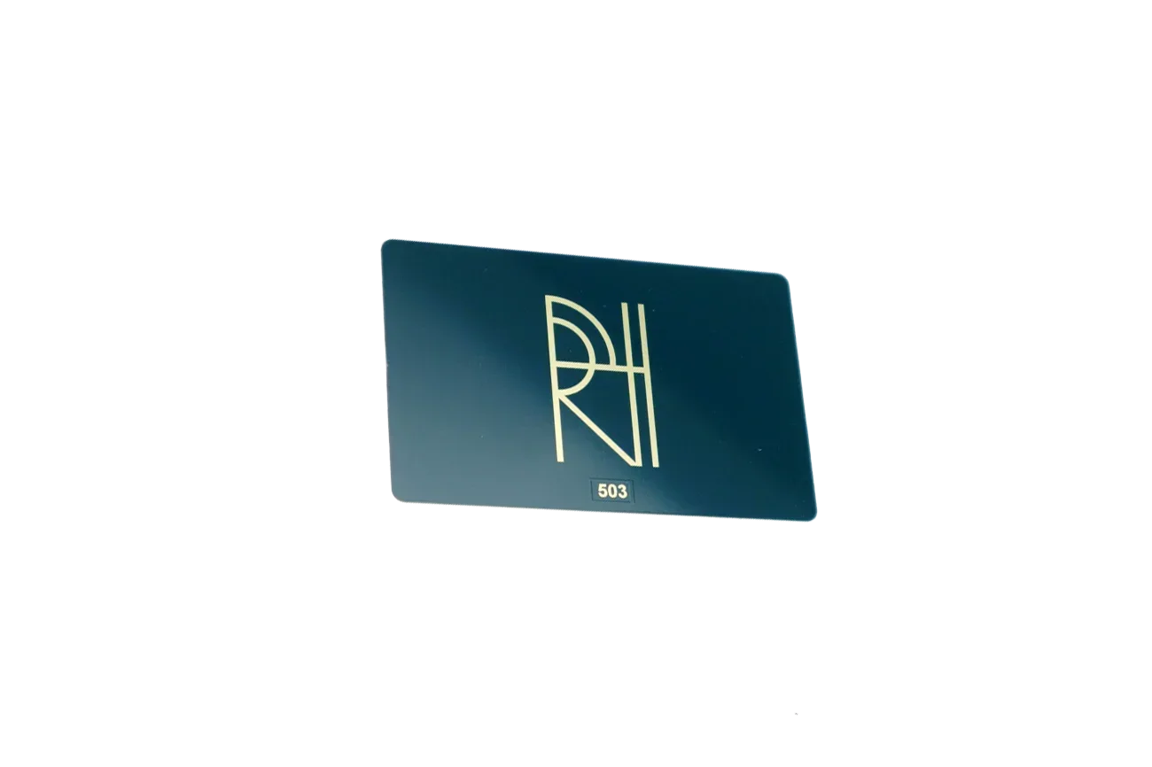 بطاقة عضو VIP معدنية سوداء مخصصة مع واجهة اتصال NFC وRFID للرقم التسلسلي 13.56 ميجا هرتز ISO #4