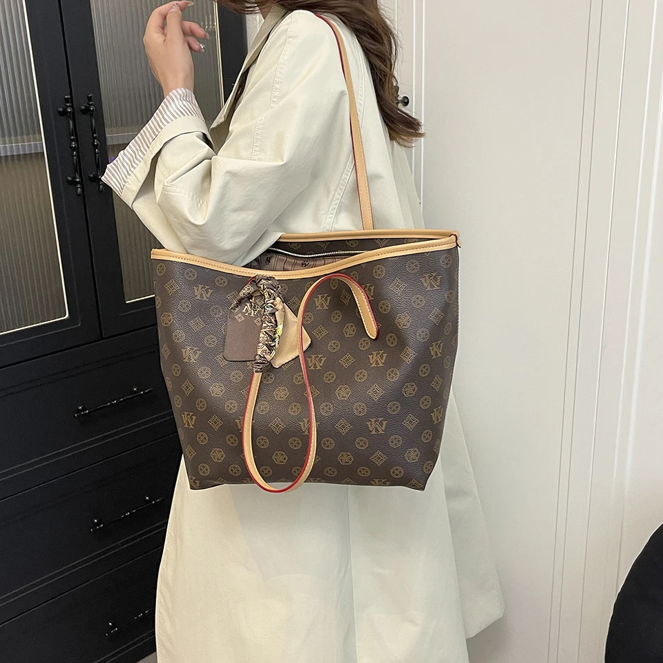 Fashionable Luxury Leather Women Messenger Bag Classic Designer Paris Casual Simple Vintage Trendy Design Diaper Bag