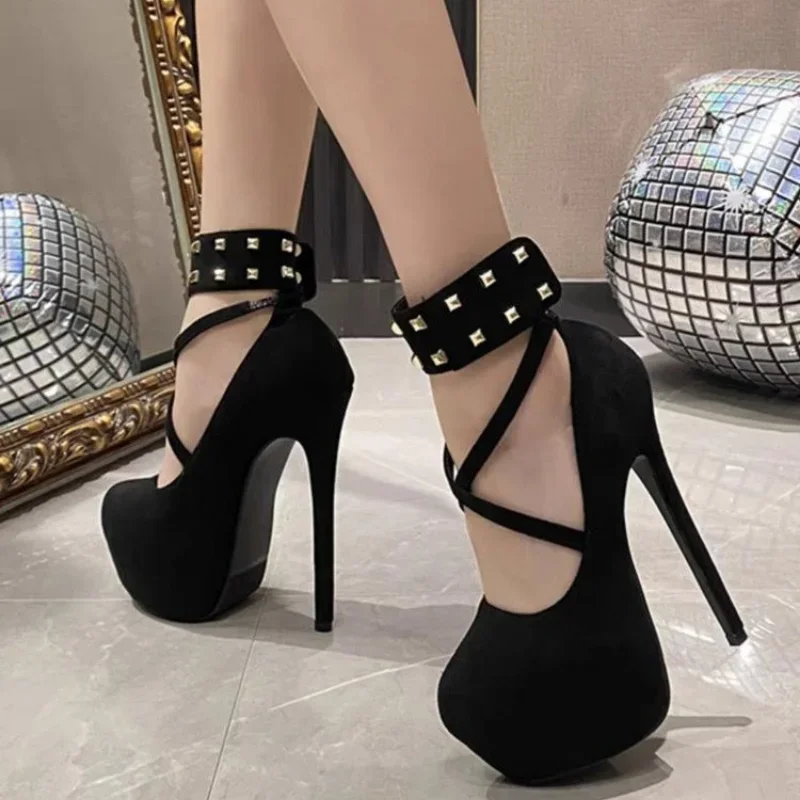 Scarpe da donna con tacco super alto e plateau, rivetti, tendenza, elegante, sexy, tacco a spillo, Lolita, spogliarellista, matrimonio, sposa, festa, lusso, rosso