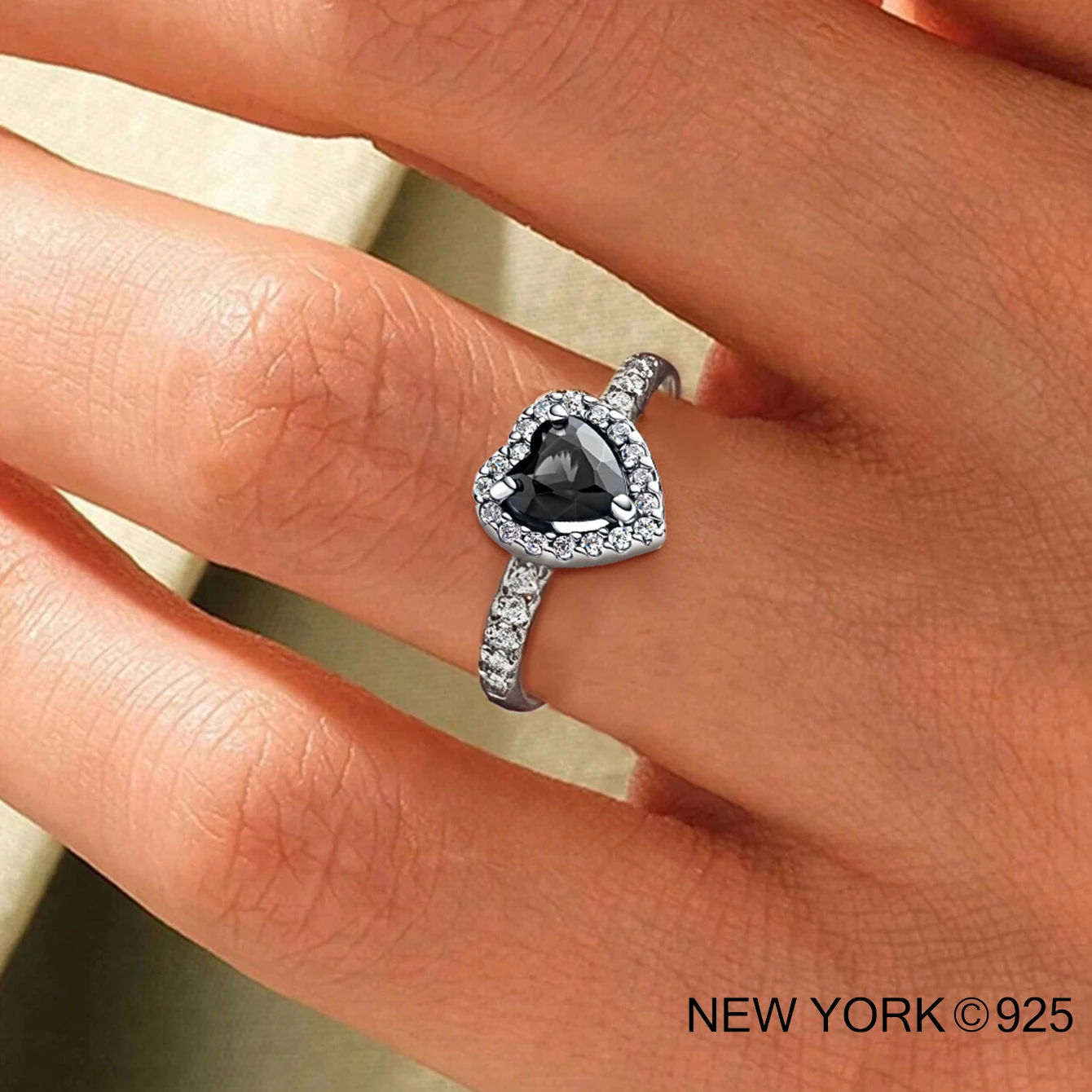 

1Pc 925 sterling silver fashion high-end exquisite luxury diamond ring, Black stone inlaid diamond ring, wedding rin
