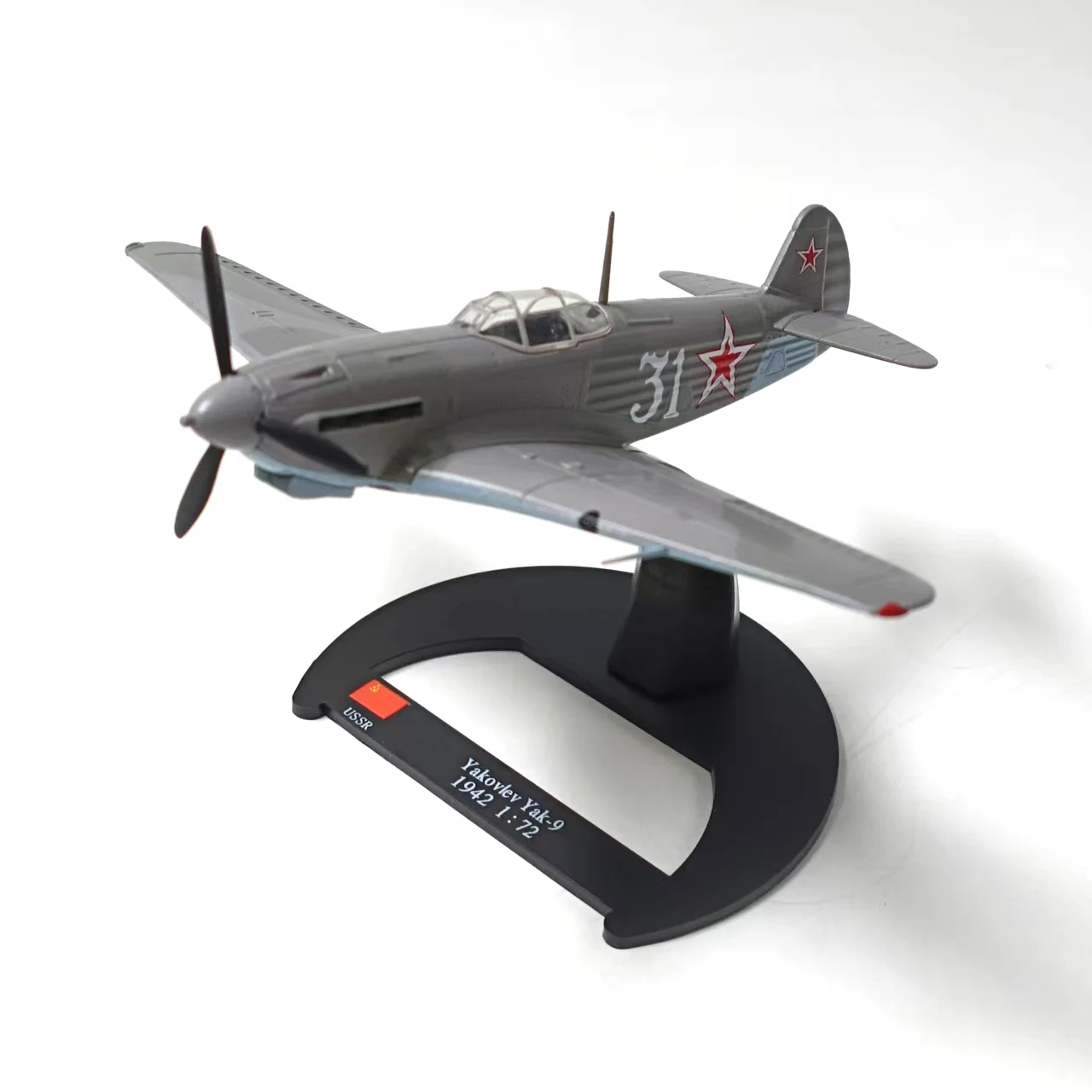 Diecast 1/72 Scale Soviet Yak-9 Fighter Aircraft Simulation Alloy Model Airplanes Military Souvenir Plane Display Gift With Base