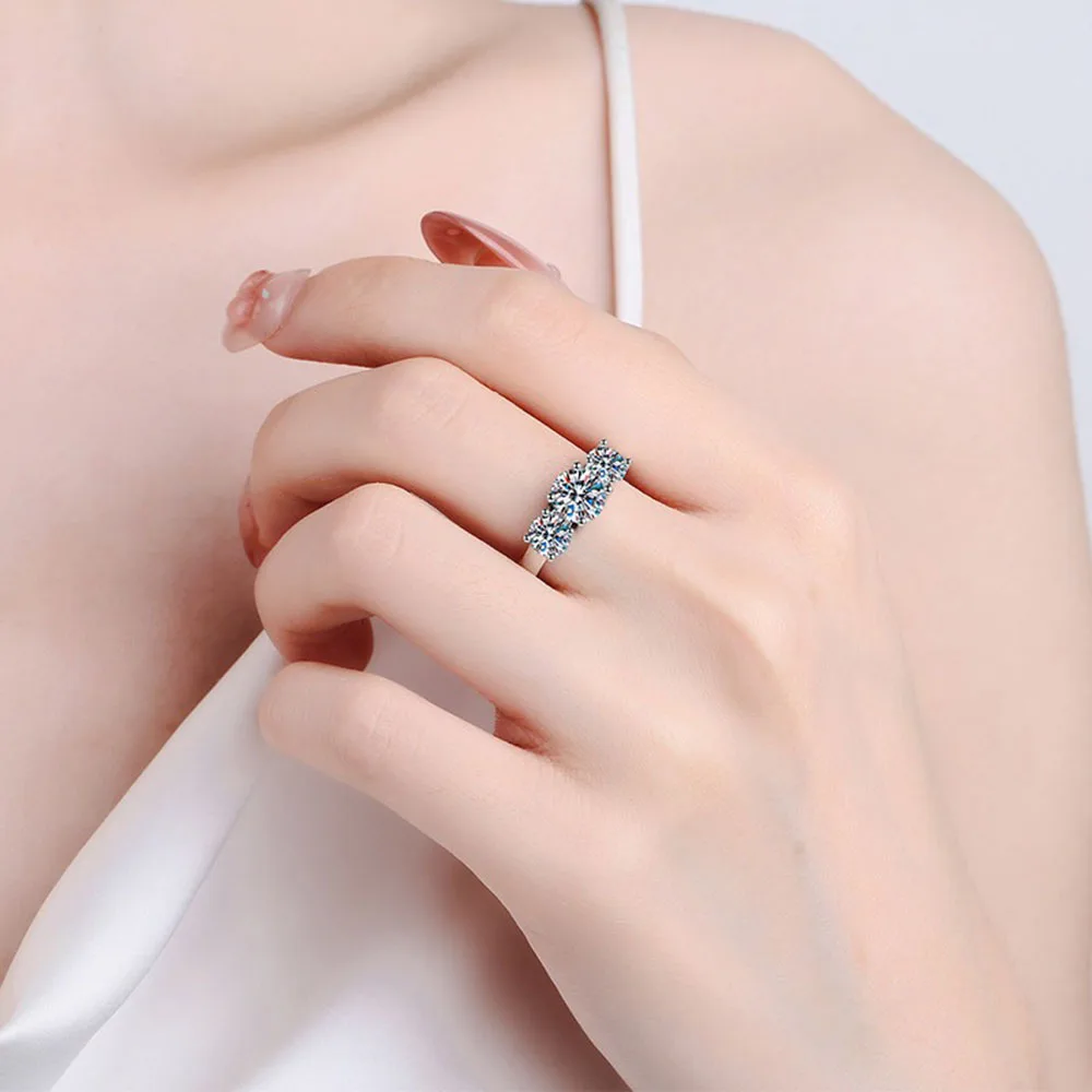 

Hip Hop Noble Jewelry Festival Ring S925 Pure Silver Ring Set With Three Moissanites Highlighting Noble Fashion Sense