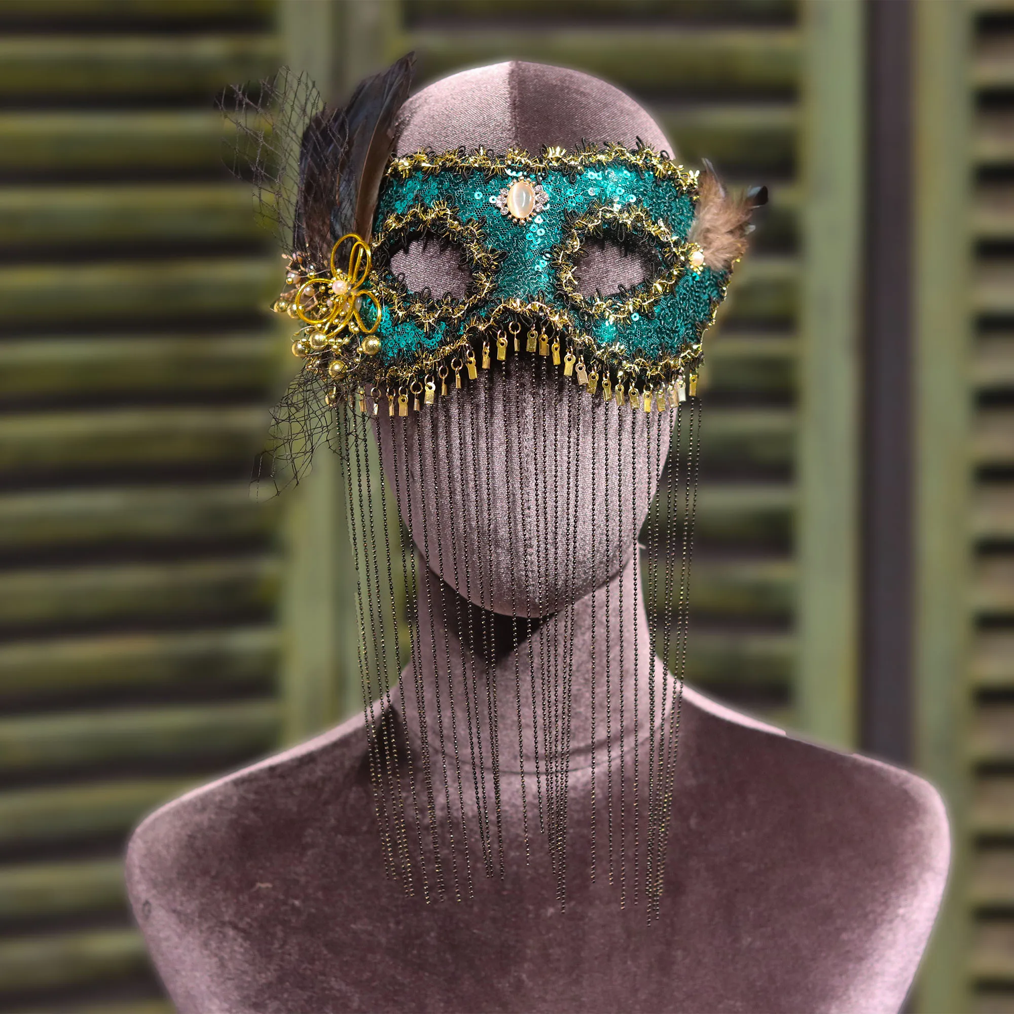 

Blue-green exaggerated Halloween party feather fake collar catwalk photo mask beautiful woman party necklace