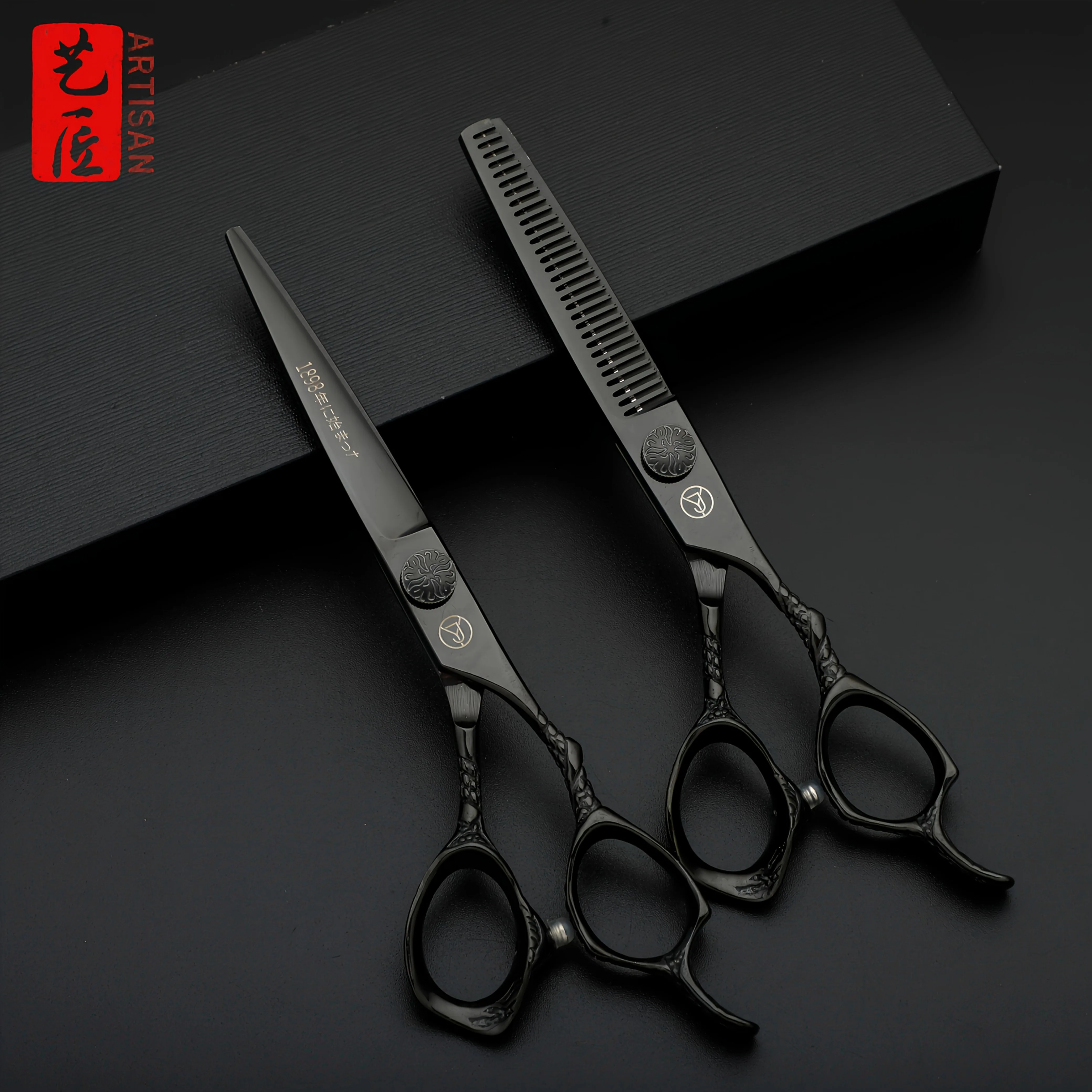 

Профессиональные парикмахерские ножницы Dimash с ручкой из черной стали 440C - ограниченная серия, высококачественное исполнение.