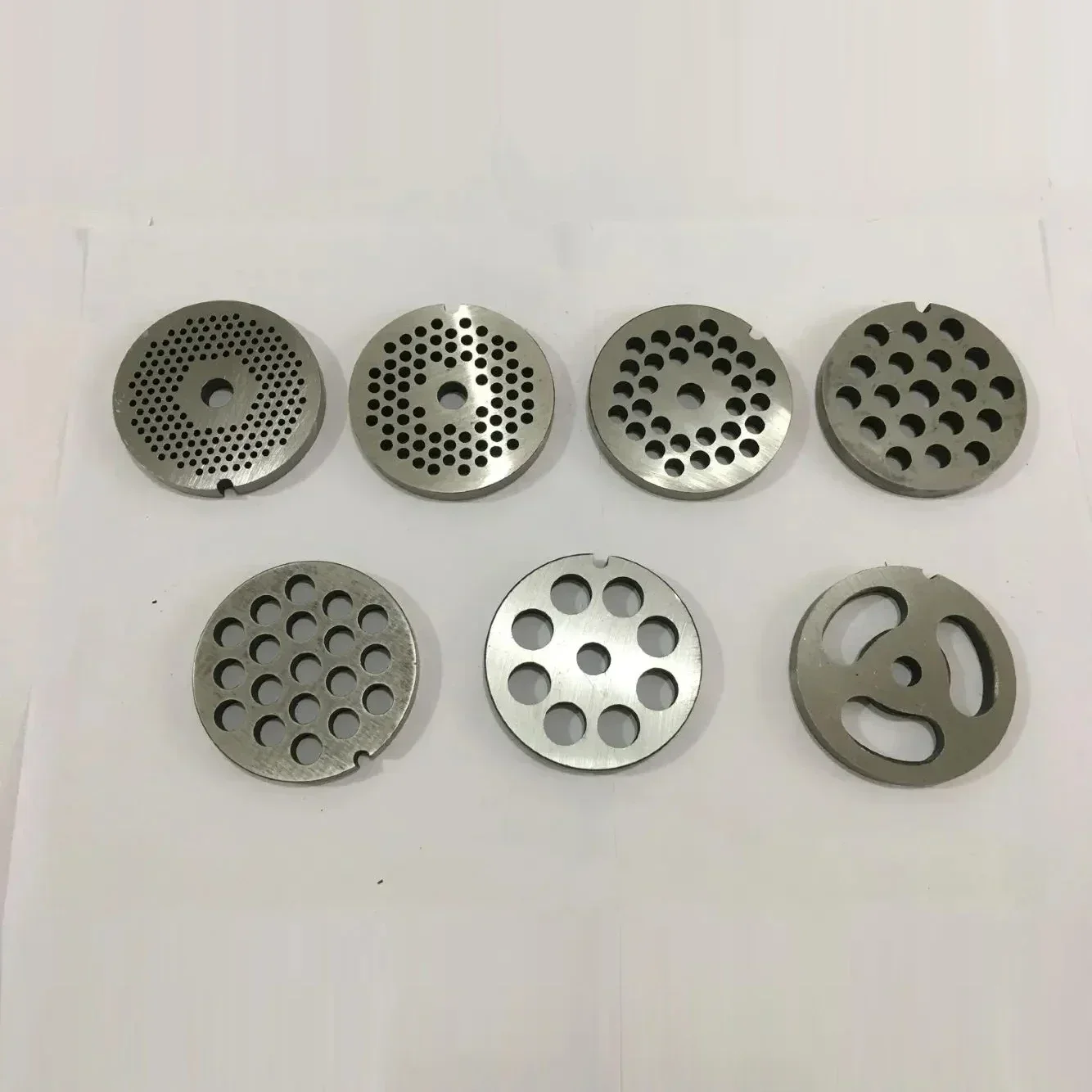 1Pc #22 Type Manganese Steel Replaceable Meat Grinder Plate, Holes Ranging from 3mm to 18mm, for Food Chopper/Mixer