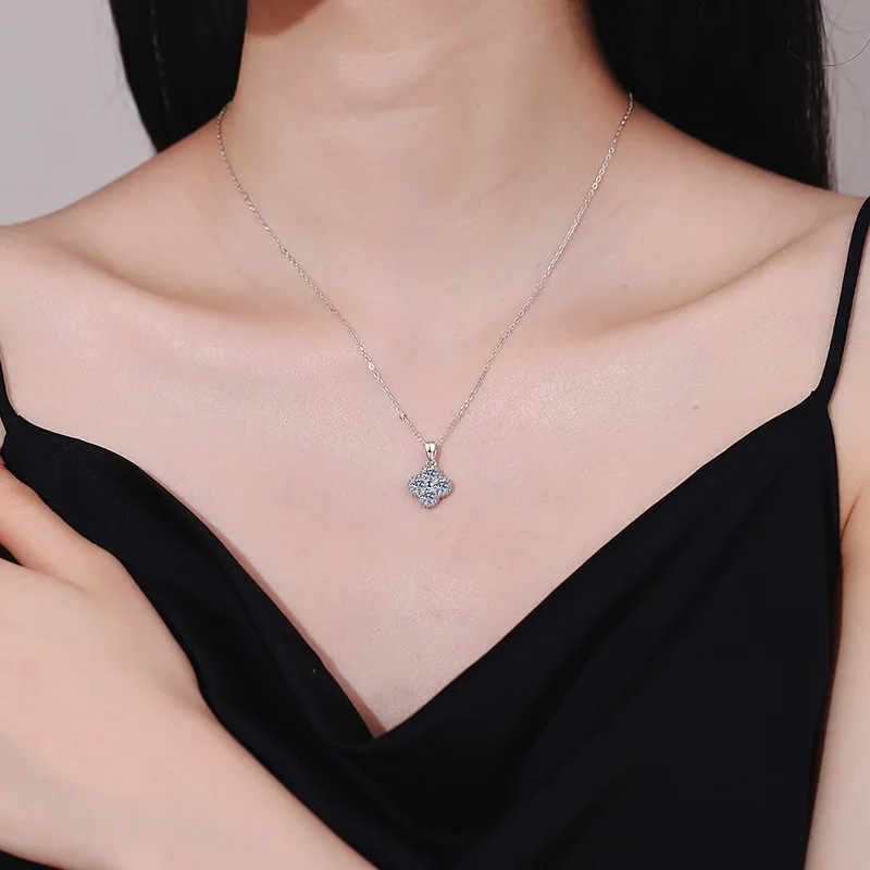 s925 sterling silver Moissanite necklace high-end four-leaf clover pendant Japan and South Korea light luxury Moissanite necklac