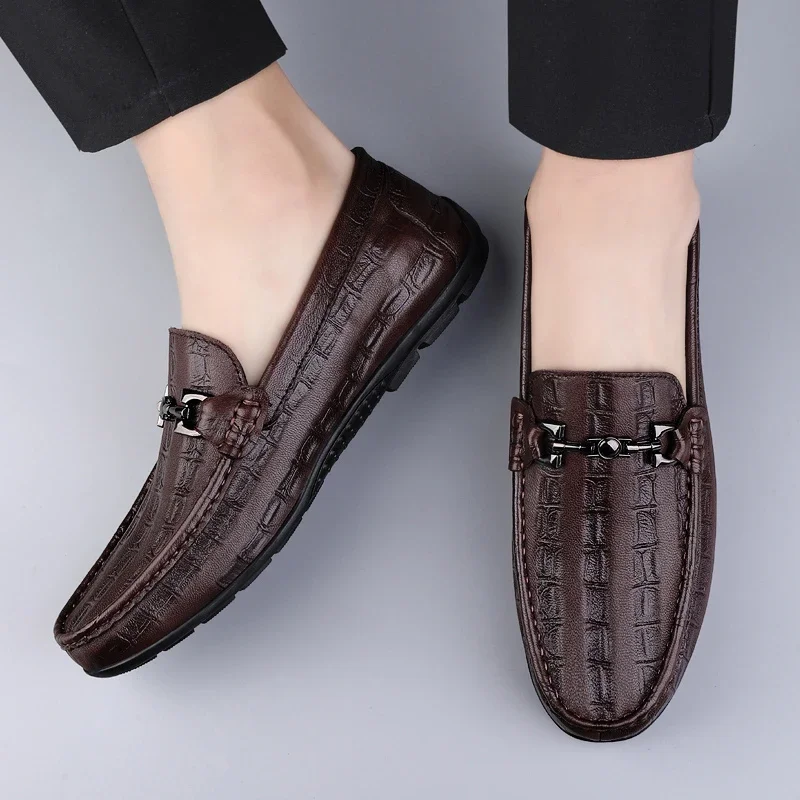 Mocassins básicos de couro liso masculino, sapato de escorregar, sapato leve casual, masculino, outono, 2023