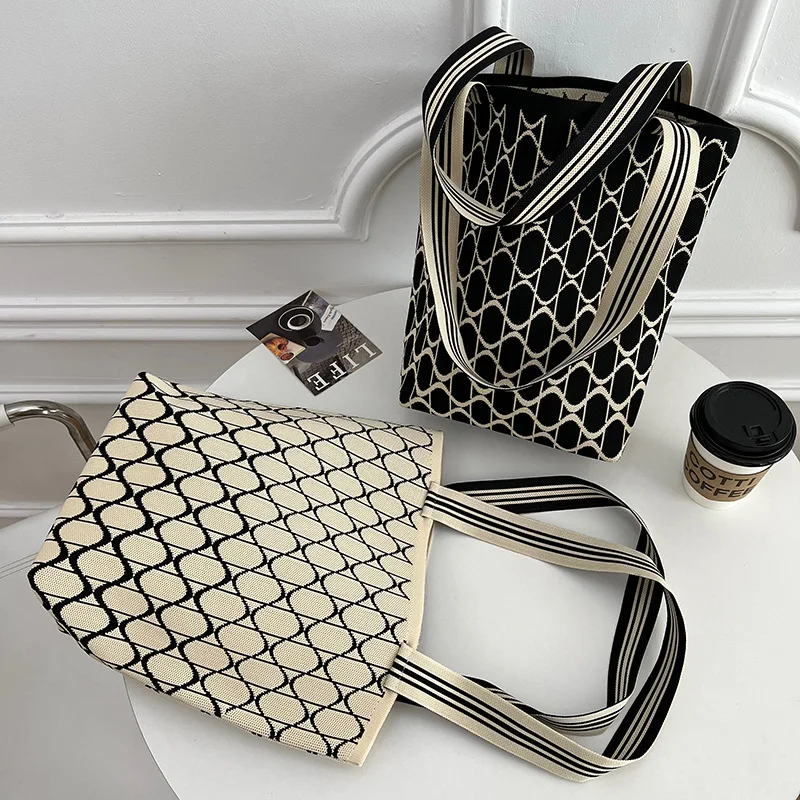 High Quality New Fashion Women Shoulder Bag Black and White Geometric Line Knitted Wavy Tote Bag Large Capacity Plaid Tote Bag