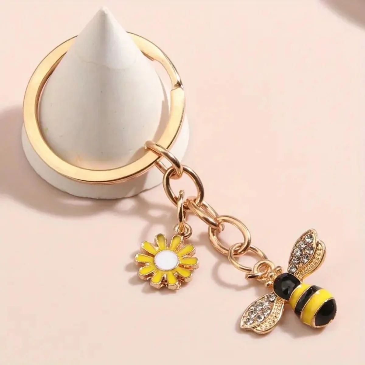 Cute Keychain Bee Honeycomb Heart Flower Key Ring Garden Key Chains Souvenir Gifts For Women Men Handbag Accessorie Jewelry