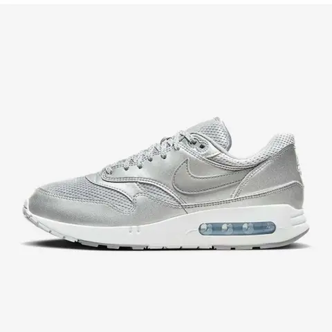 Zapatillas Nike Air Max 1 para correr al aire libre con amortiguación de aire trasera visible, ligeras, cómodas, duraderas, adecuadas para uso diario, zapatillas deportivas, nuevo color blanco plateado, zapatillas deportivas informales de estilo retro de moda, imprescindibles para salir, Fv7477-002