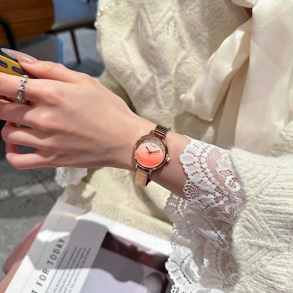 ساعة يد نسائية أنيقة، ساعة كوارتز نسائية عصرية بحزام متدرج اللون، هدية مثالية للسيدات.