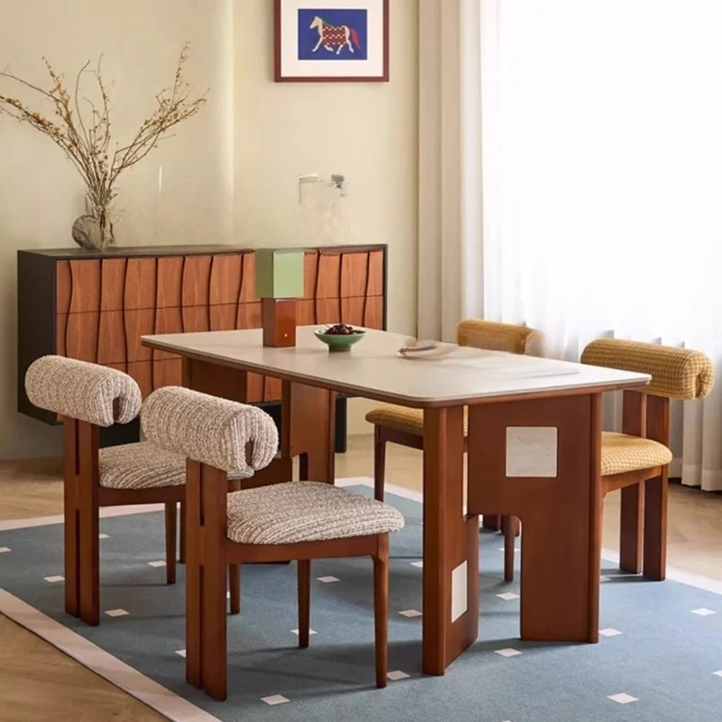 

Современный обеденный стол с каменной столешницей и ножками из массива дерева – мебель для кухни и столовой в современном стиле